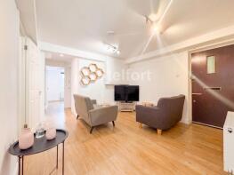 212, Salisbury Walk, London N19 5DX