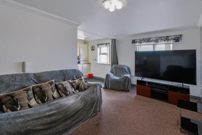 2 bed Apartment for sale Image 5