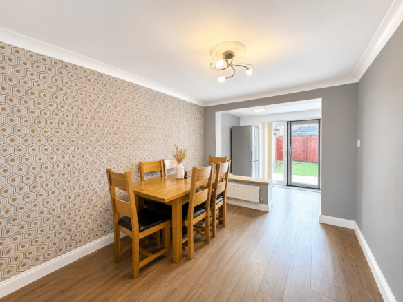 4 bed Semi-Detached for sale Image 5