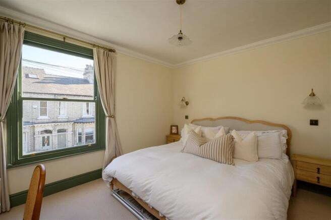 3 bed Town House for sale Image 5