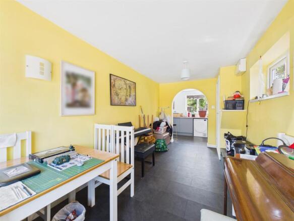 Dining room: