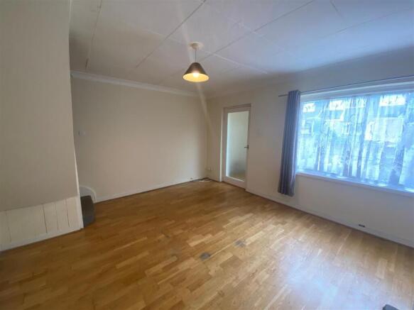7 Heol y Nant - living room.jpg