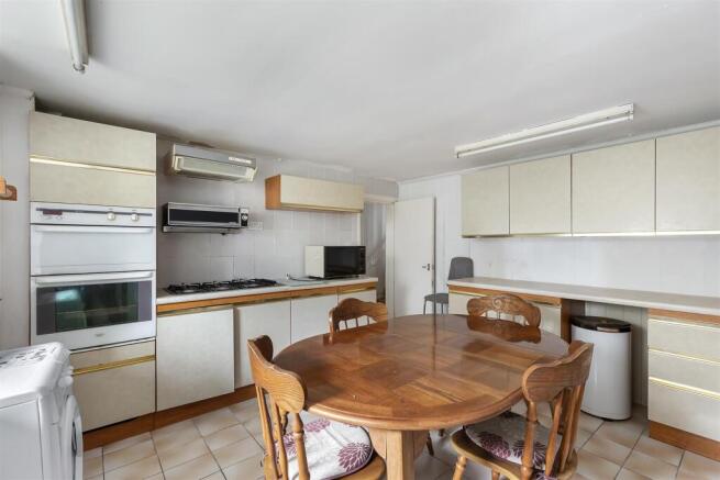 4 bed Terraced for sale Image 9