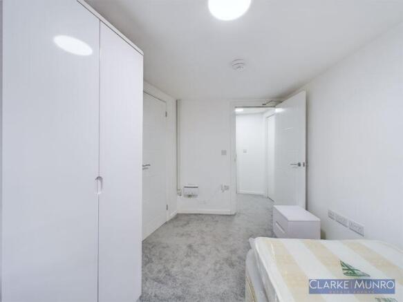 2 bed Apartment to rent Image 10
