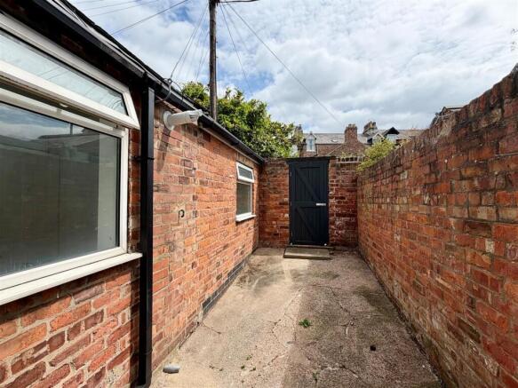 2 bed Terraced for sale Image 12