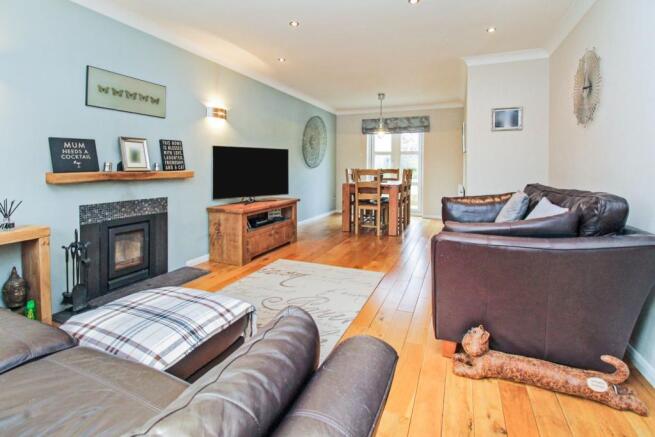 Lounge/Dining Room