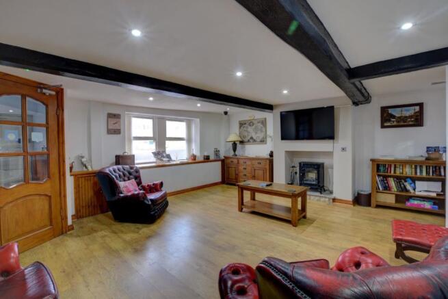 Living Room - 2.jpg