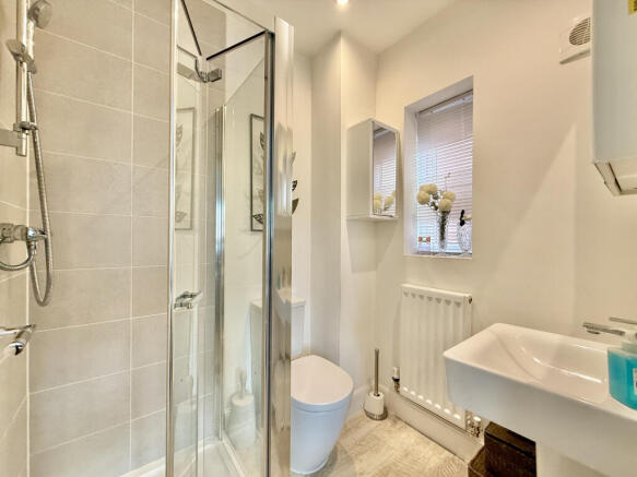 4 bed Detached for sale Image 10