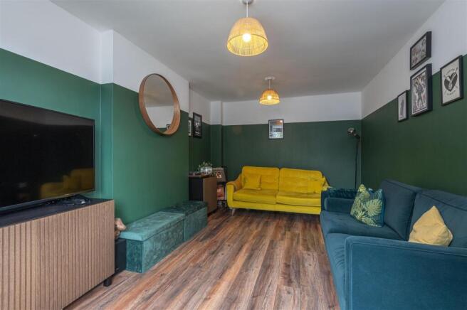 10 - 18 Long Hill Road HD2 1PJ.jpg