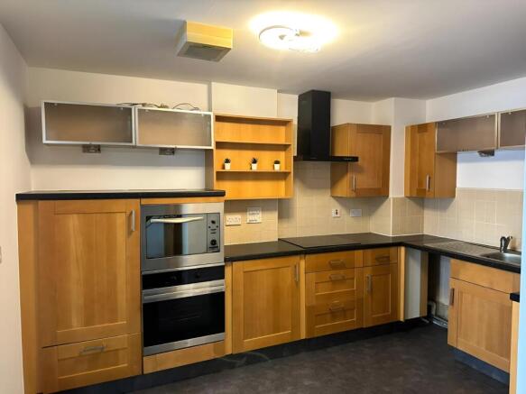 3 bed Flat to rent Image 4