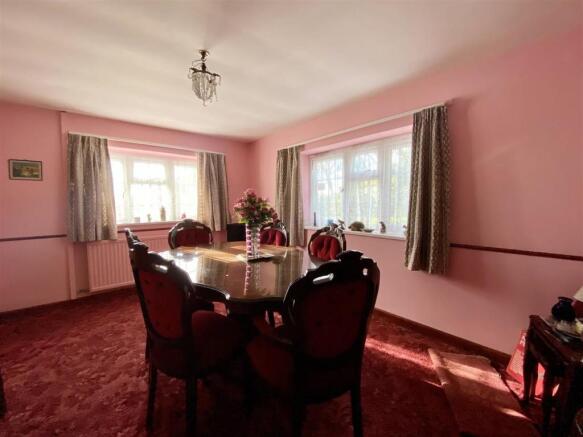DINING ROOM/BEDROOM 3: