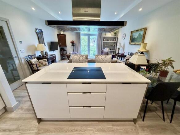 2 bed Apartment for sale Image 6