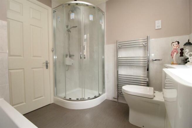 HOUSE BATHROOM/ W.C.