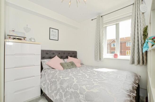 Pioneer Way, Watford photo 4