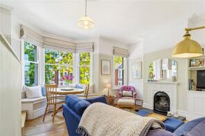 6, Worcester Gardens, London SW11 6LR