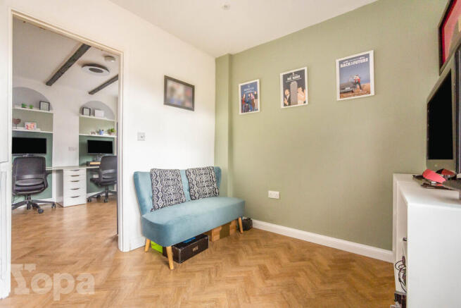 10 Bedroom 