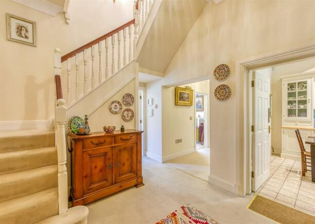 4 Ryton Hall-EntranceHall.jpg