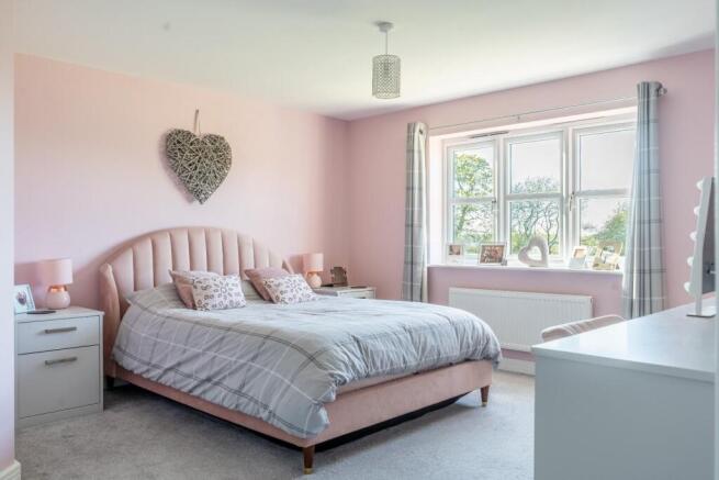 5 bed Detached for sale Image 5