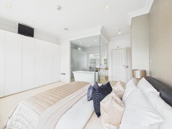 2 bed Apartment for sale Image 7