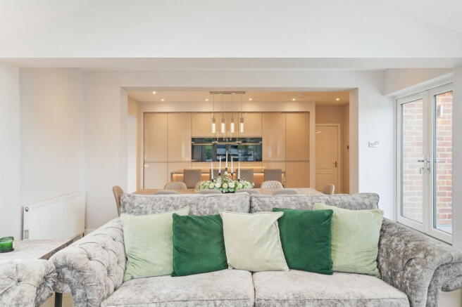 5 bed Detached for sale Image 11