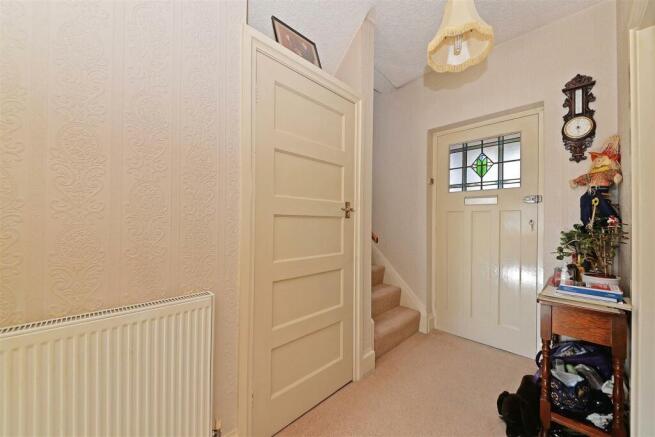 468 Alcester Road - hall1.jpg