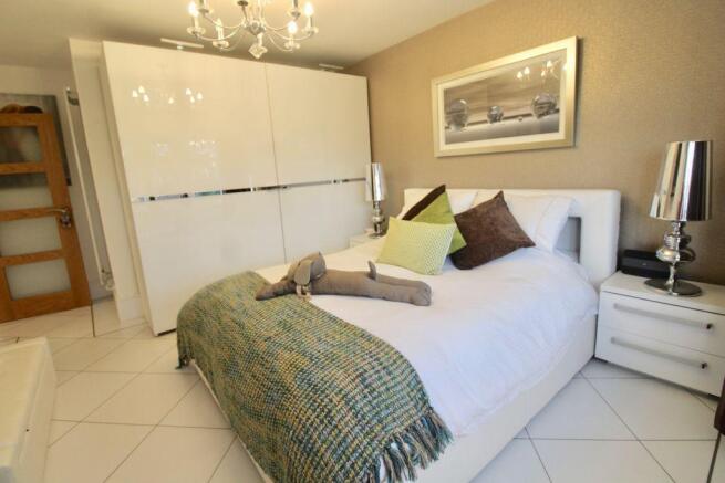 Bedroom 2 (Double)