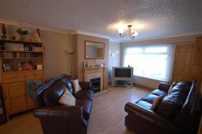 LIVING / DINING ROOM