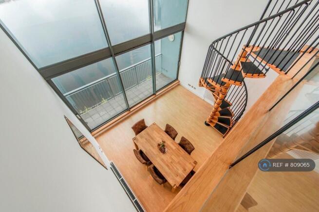 1,300sqft Across Two Floor