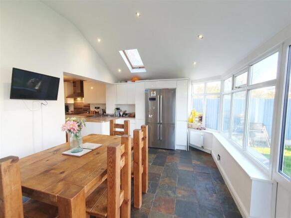 Fitted Kitchen
