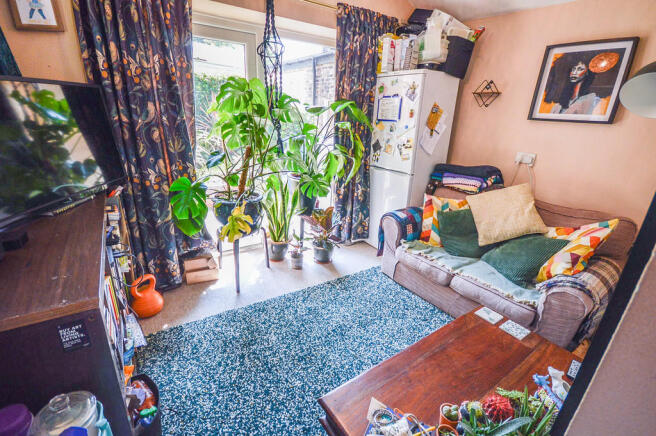 Guest house loung...