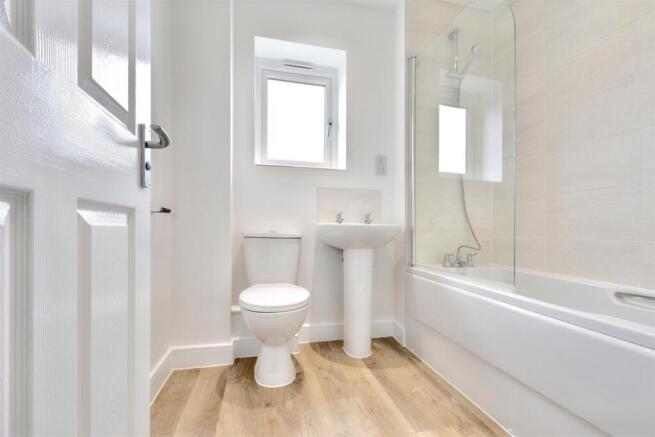 bennett bathroom.jpg