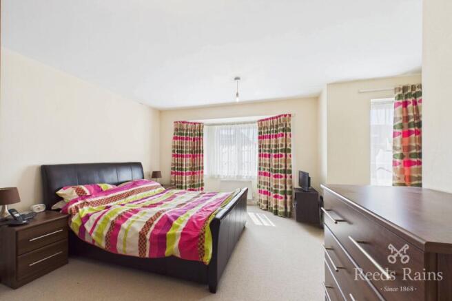 5 bed Detached for sale Image 8
