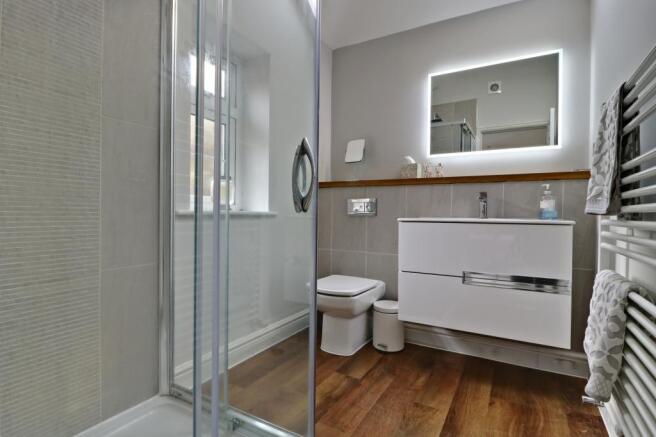 Ensuite to Bed 1