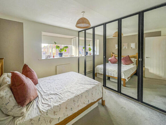 4 bed Detached for sale Image 11