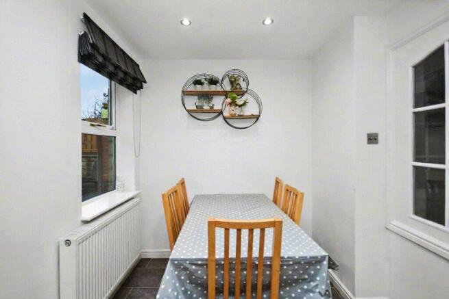 4 bed Detached for sale Image 5