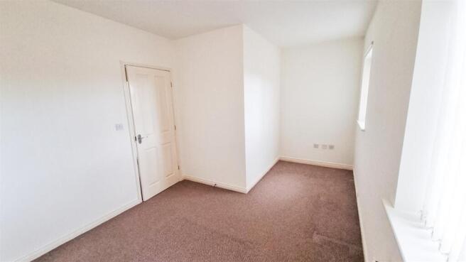 3 bed Terraced for sale Image 6