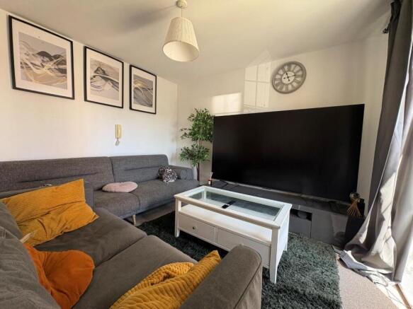 Living room 2.jpg