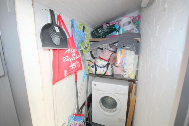 Grasmere Road, 26 - Utility cupboard.JPG