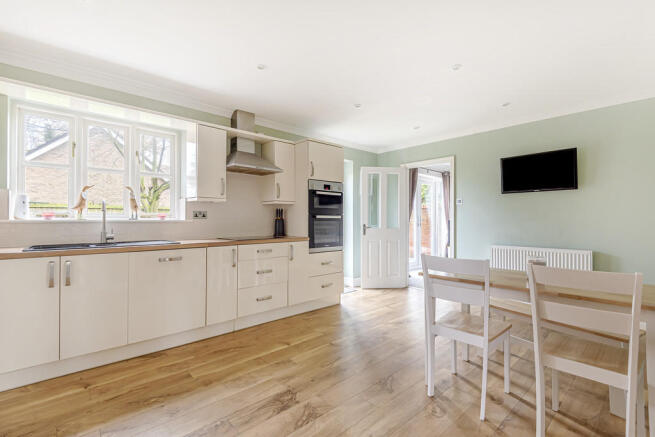 Kitchen/Breakfast...