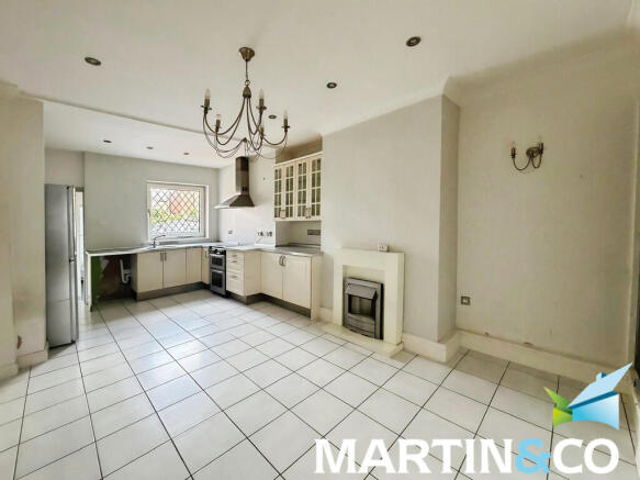 3 bed Terraced for sale Image 5