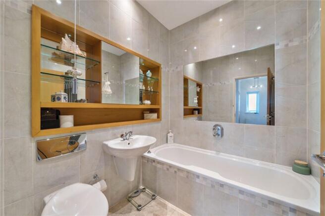 3 bed Apartment for sale Image 11
