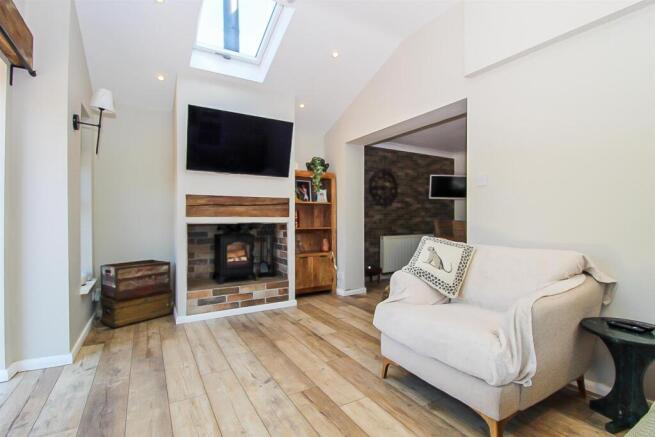 4 bed Detached for sale Image 7