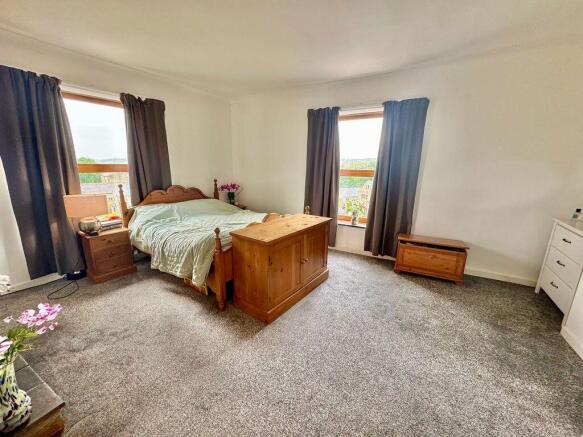 3 bed Link Detached House for sale Image 12