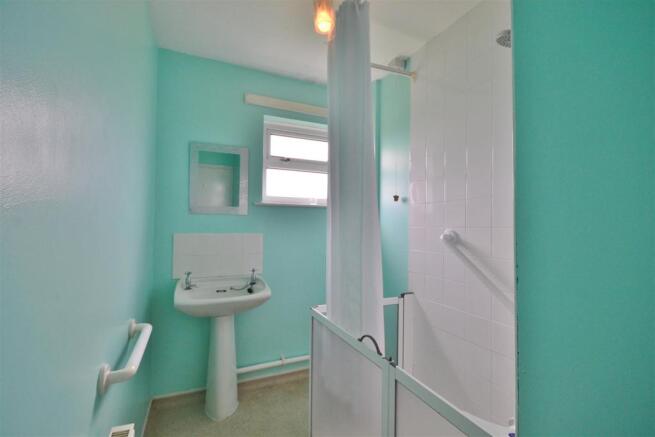 Bathroom.JPG