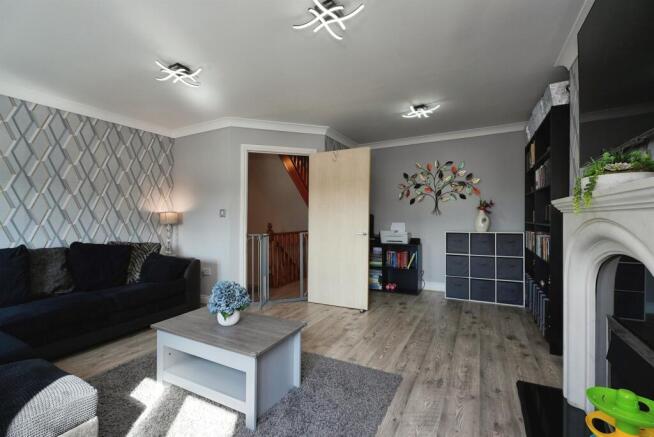 4 bed Semi-Detached for sale Image 11