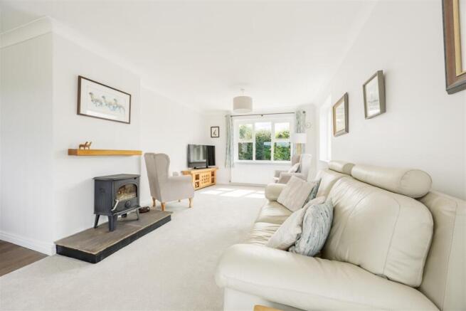 4 bed Bungalow for sale Image 5