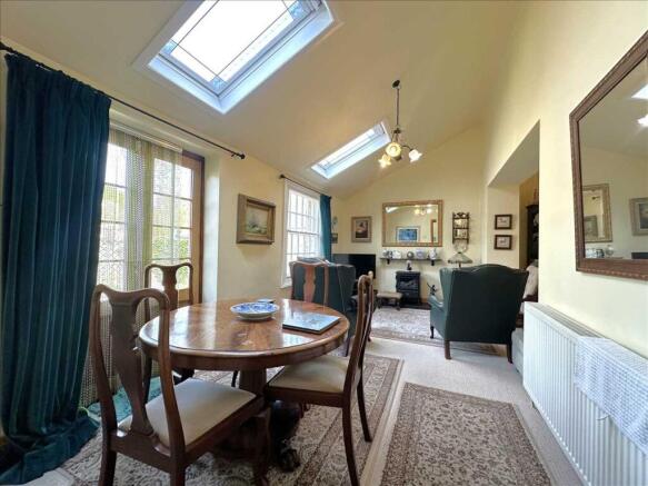 2 bed Flat for sale Image 6