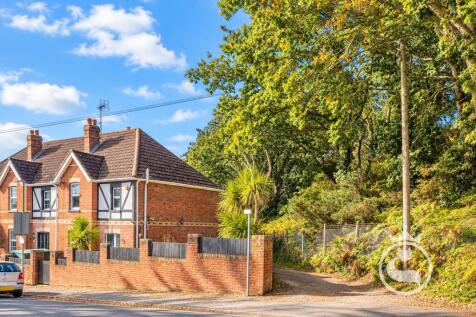 Salterns Road, Poole, BH14