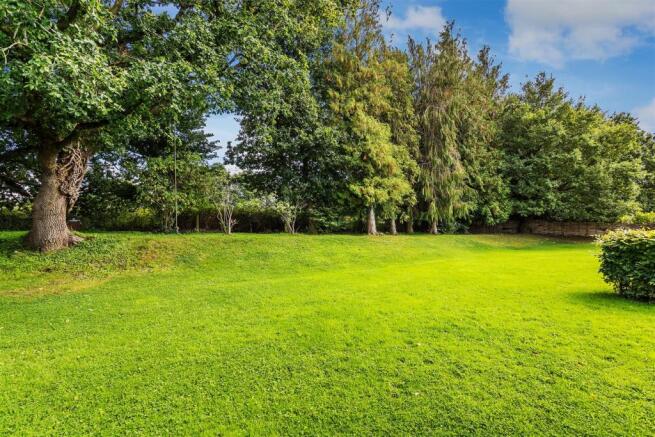 house. estate agency Dunsfold lawns