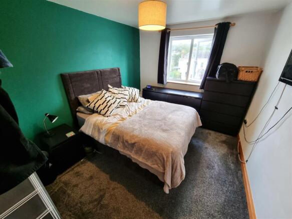 Bedroom 1.jpg